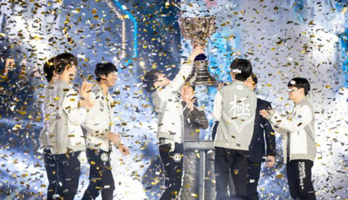 LOLS8總決賽上海靈石路IG電競俱樂部獲勝